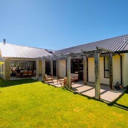 Roys Bay Lodge - Wanaka Holiday Home Exterior photo