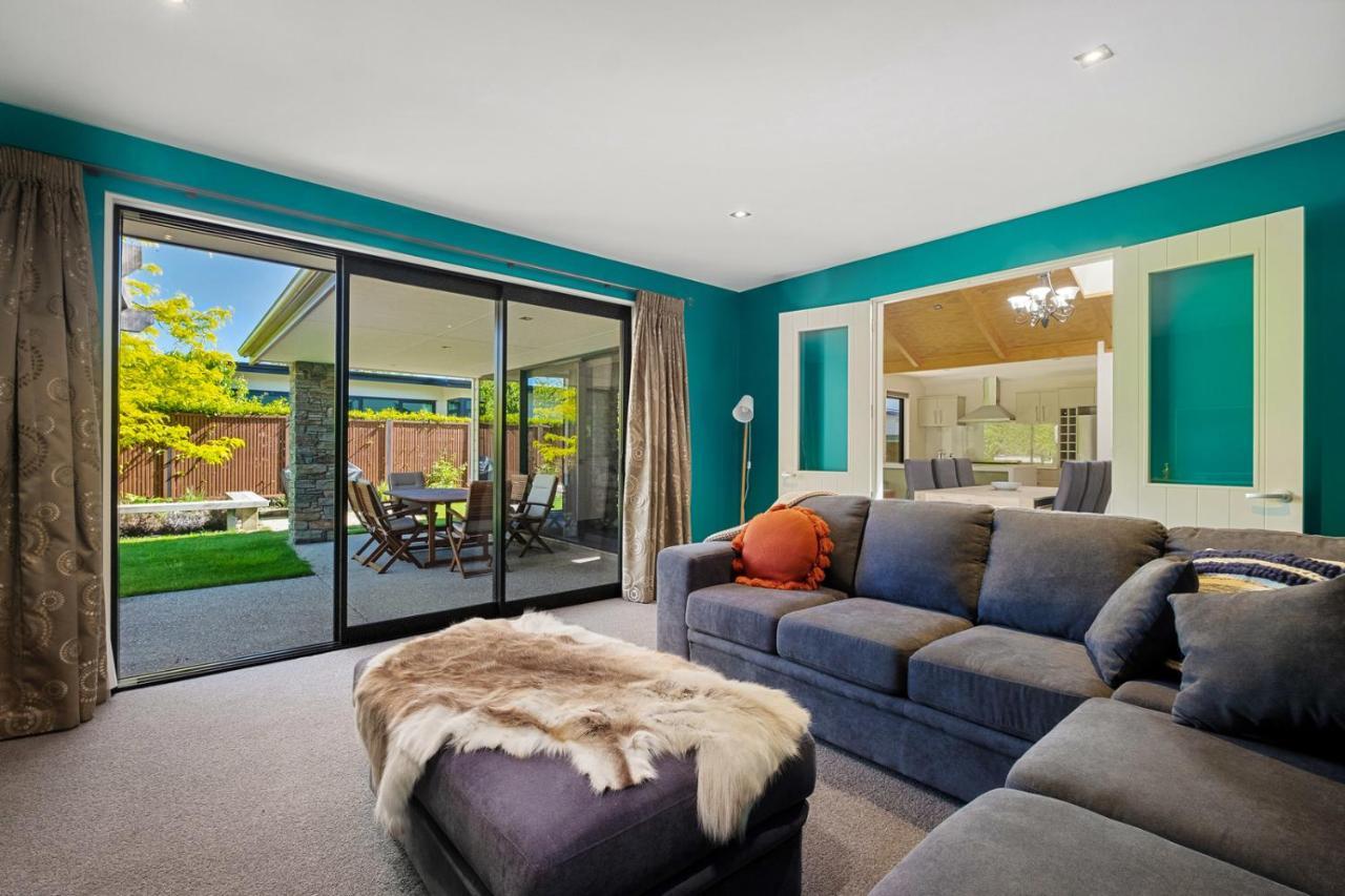 Roys Bay Lodge - Wanaka Holiday Home Exterior photo