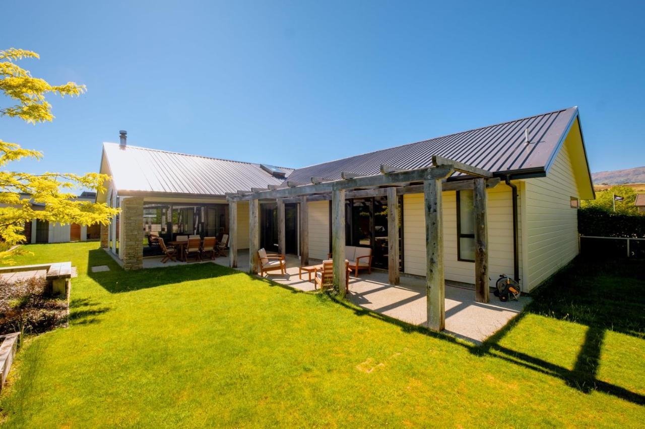 Roys Bay Lodge - Wanaka Holiday Home Exterior photo