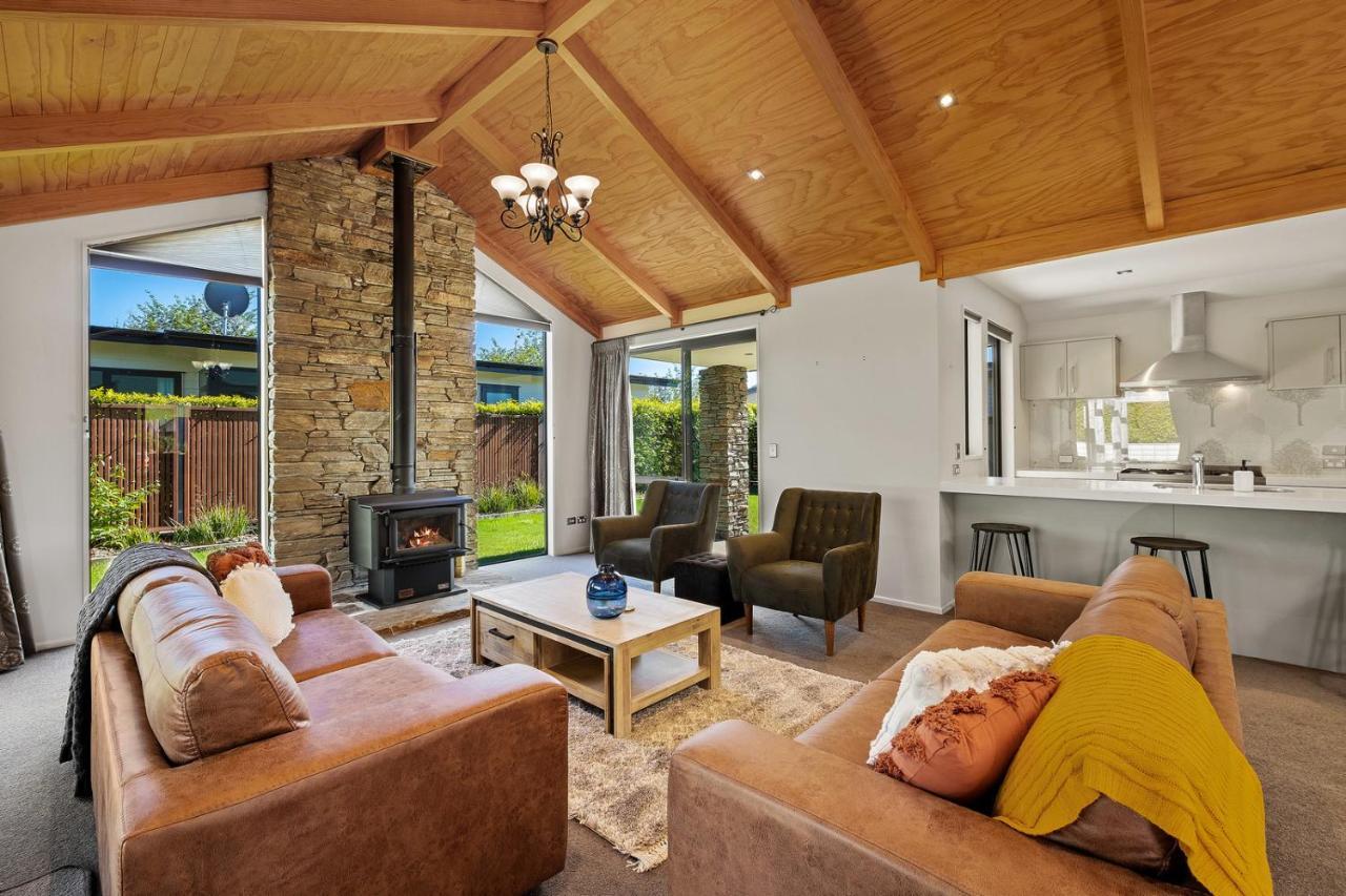 Roys Bay Lodge - Wanaka Holiday Home Exterior photo