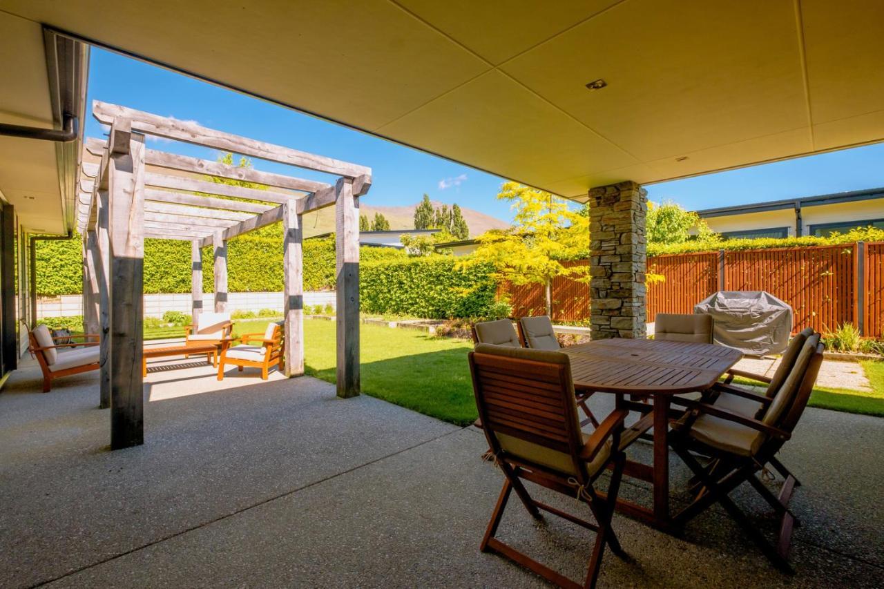 Roys Bay Lodge - Wanaka Holiday Home Exterior photo
