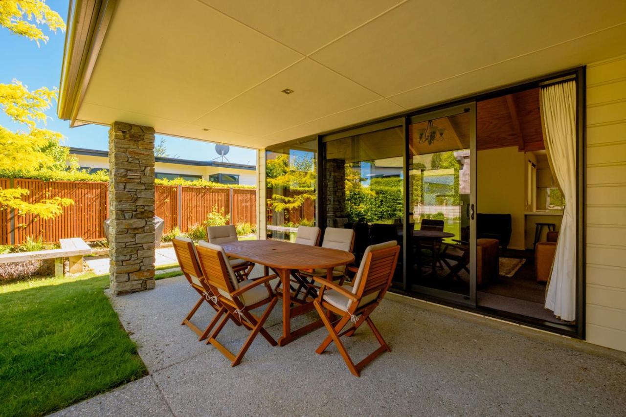 Roys Bay Lodge - Wanaka Holiday Home Exterior photo