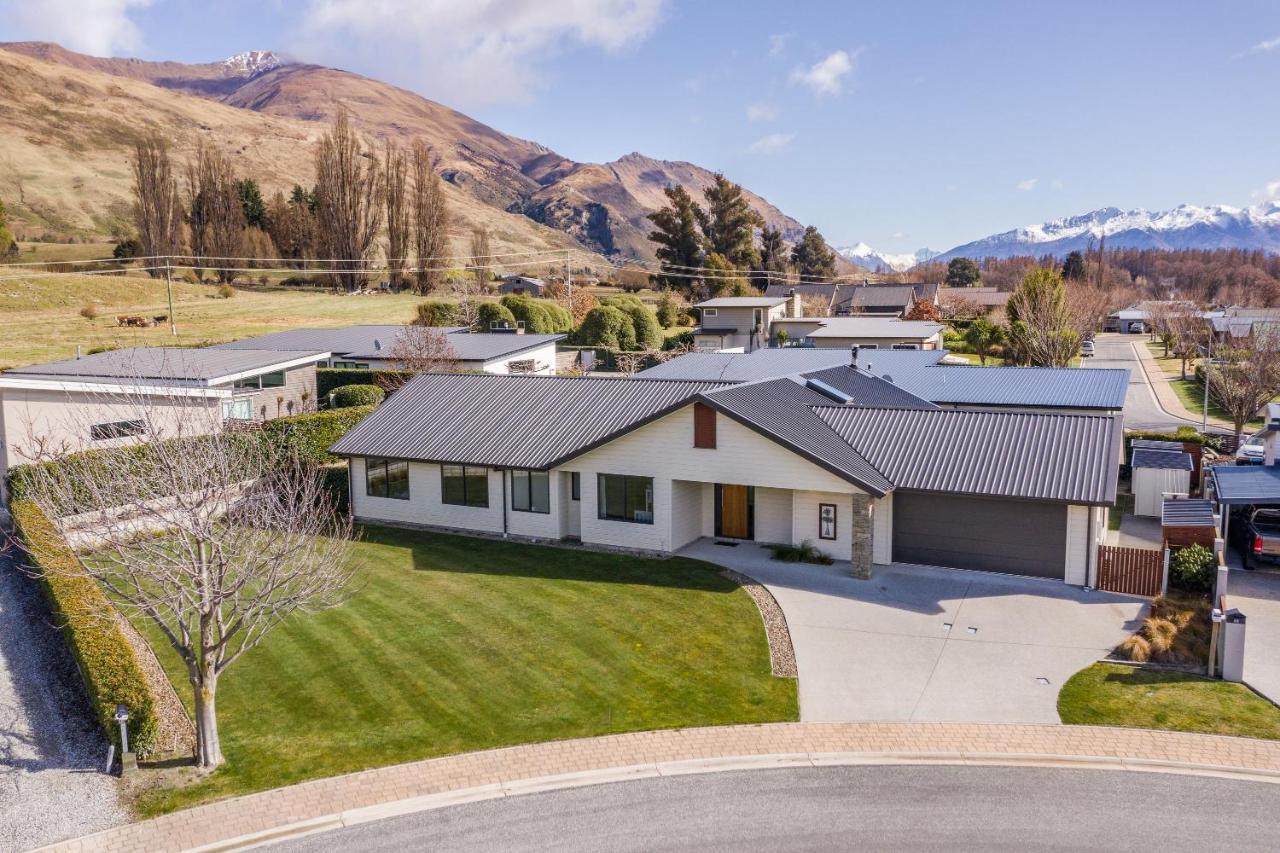 Roys Bay Lodge - Wanaka Holiday Home Exterior photo