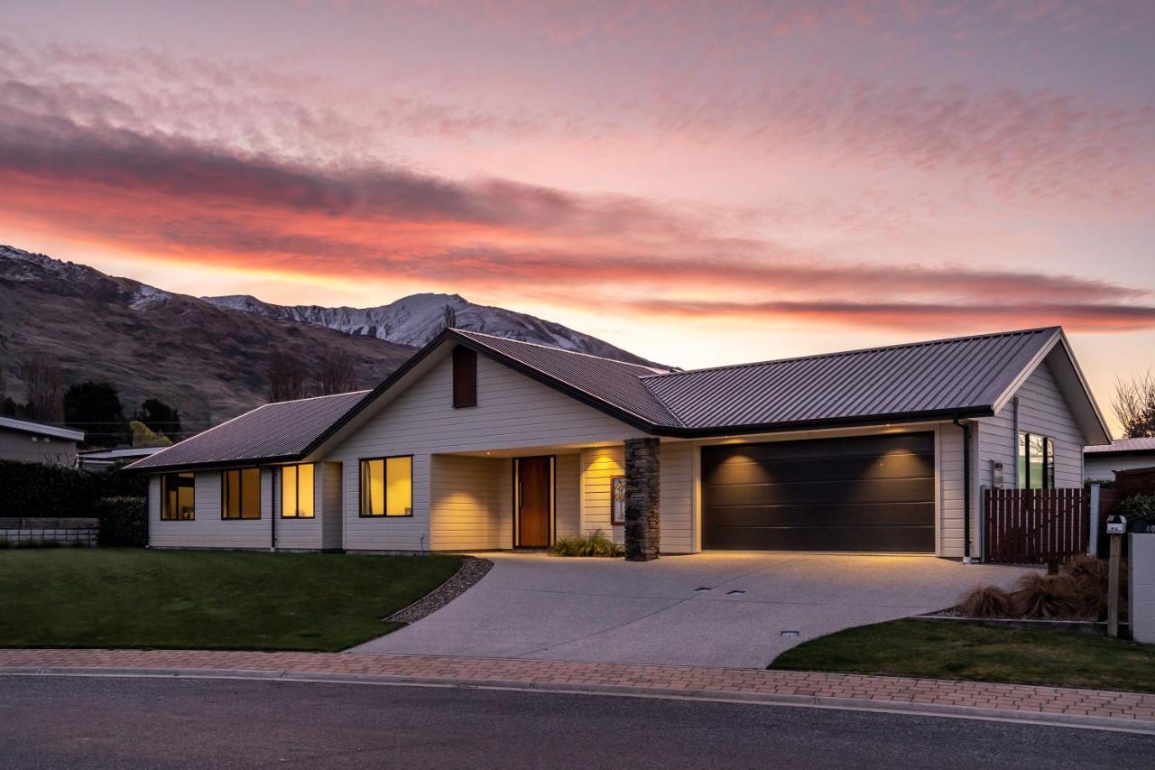 Roys Bay Lodge - Wanaka Holiday Home Exterior photo
